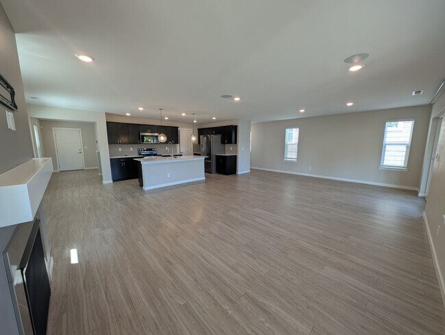 Building Photo - LIKE-NEW 4 bedroom home in Lacey!