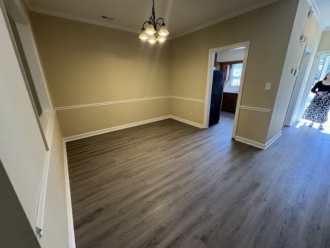 Building Photo - Adorable 2 Bedroom Town Home! New Flooring...