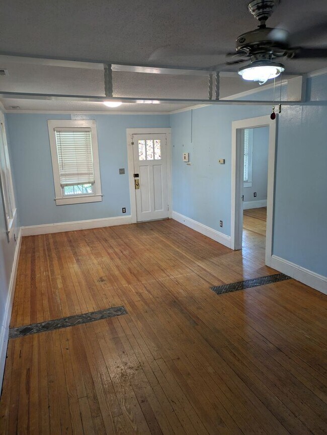 Foto del edificio - 3bd/1ba Cottage on private street with a s...