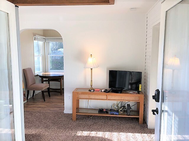 Building Photo - Stand-Alone Downtown Furnished Garden House