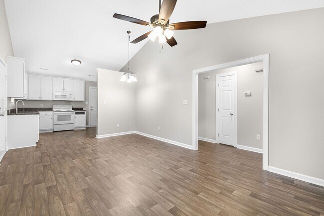 Foto del edificio - 3419 Pear Tree Ct NW