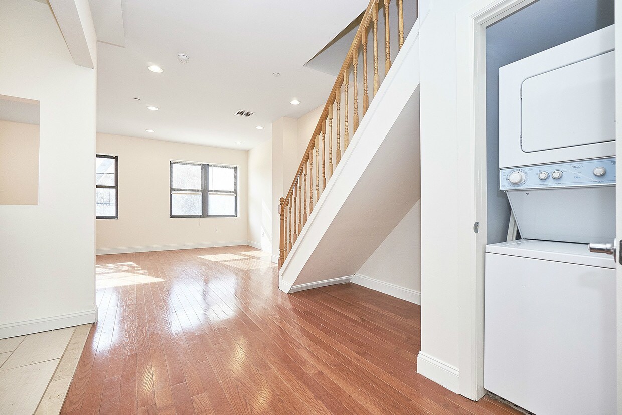 Primary Photo - 258 W 135th St