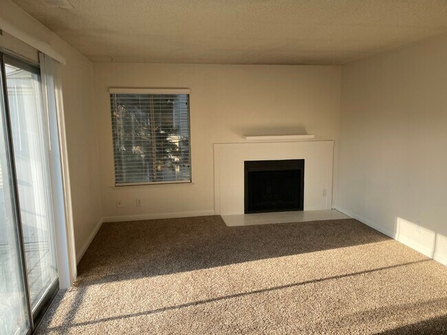 Building Photo - 1539 Delucchi Ln