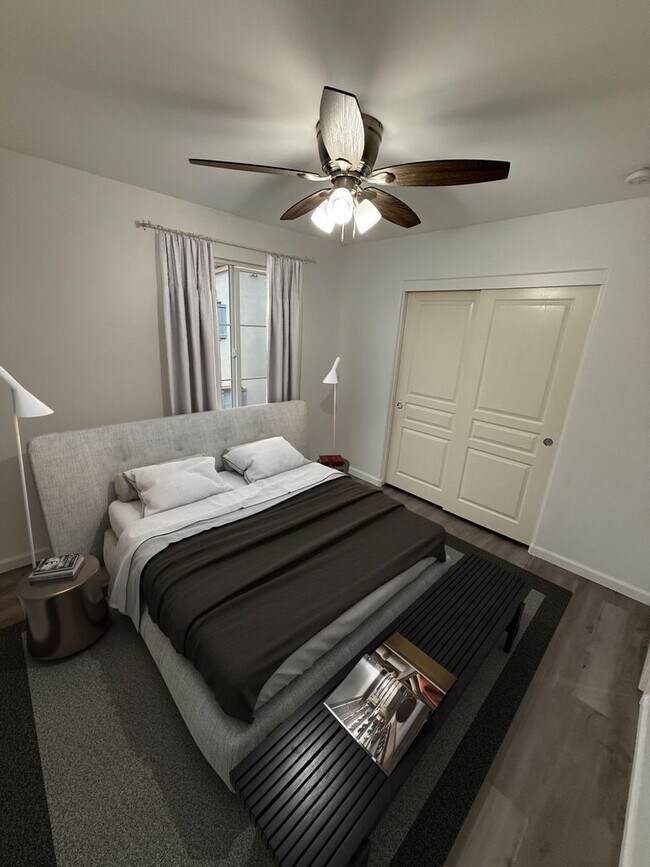 Foto del edificio - ** 3-Bedroom Two Story Home in Desirable Roseville Location!**