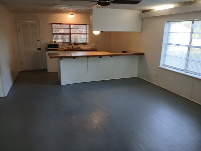Foto del edificio - 6640 Meadow Ave