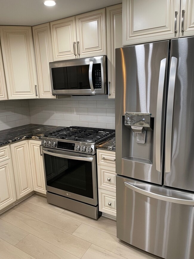 26101 Village Unit 206, Beachwood, OH 44122 Condo for Rent in