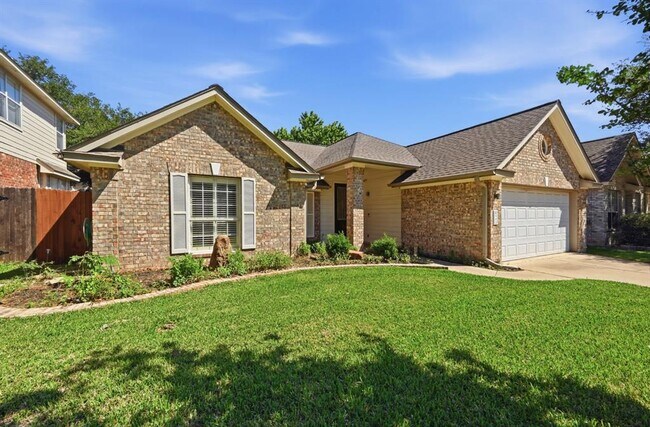 Foto del edificio - 905 Hunter's Creek Dr