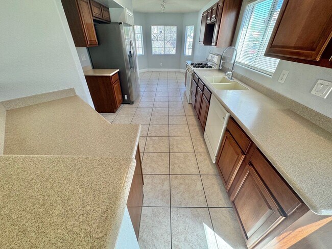 Foto del edificio - Stunning 4 bedroom home offering comfort and space in North Las Vegas