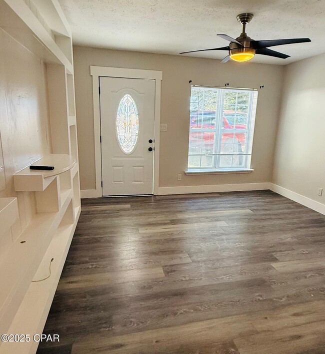 Building Photo - 1305 Flower Dr