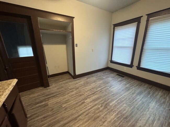 Foto del edificio - 1003 Main-E