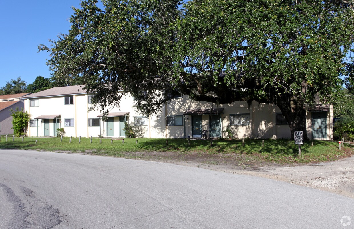 Foto principal - Aristotle Townhouses