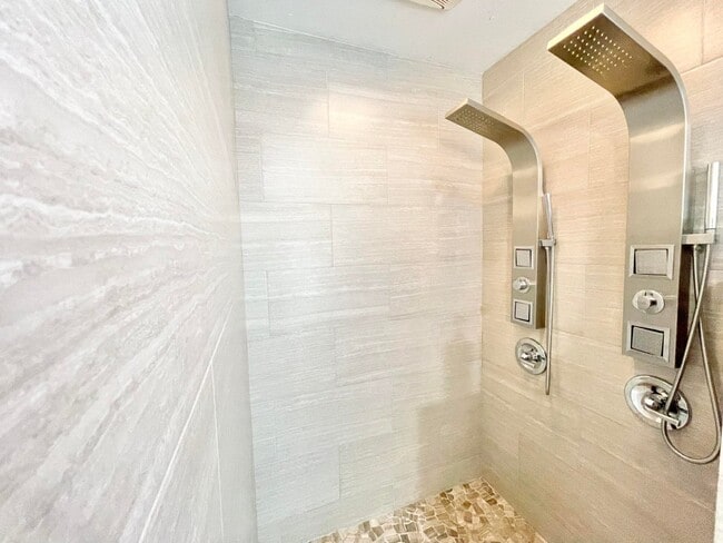 Building Photo - 11933 Waterwood Dr