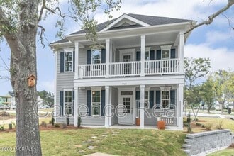 Building Photo - 7120 Maple Leaf Dr