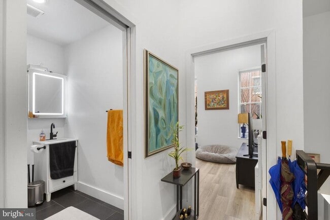 Building Photo - 212 Catharine St