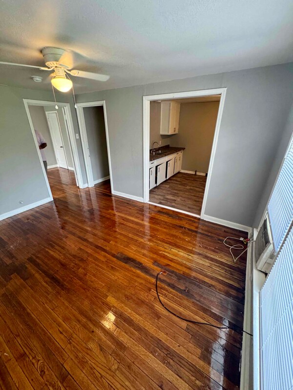 Foto del edificio - 4265 Woodlawn St