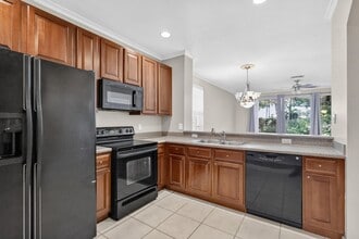 Building Photo - 8103 Bellagio Ln
