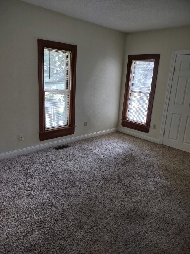 living room - 439 N Main St