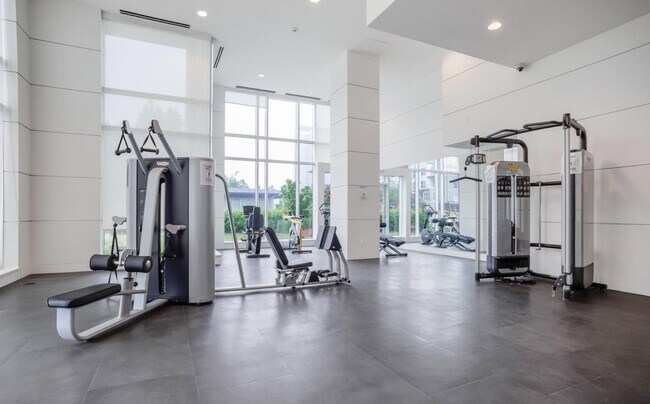 Photo du bâtiment - 13750-13100 100 Ave