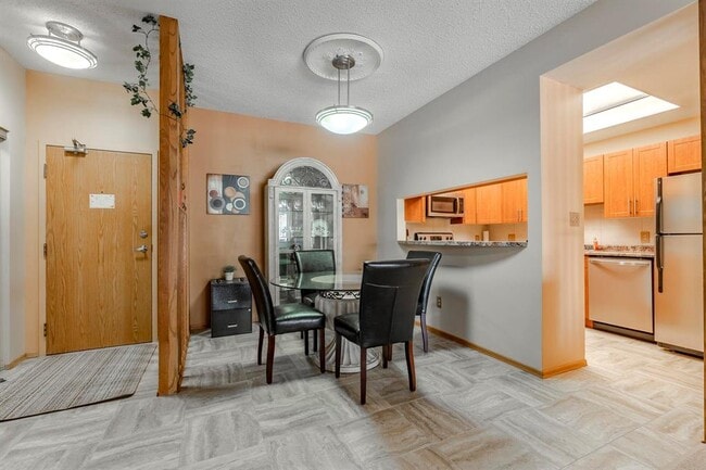 Building Photo - 3275 Pembina Hwy