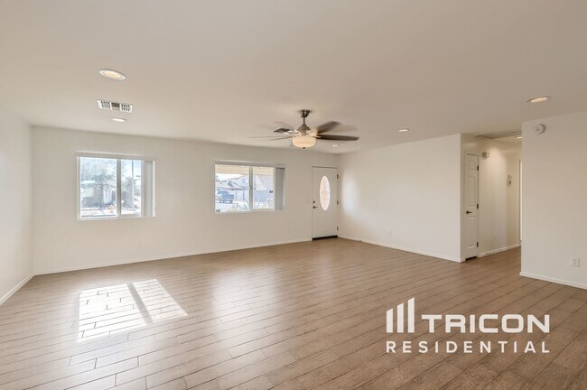 Building Photo - 9837 N 48th Ave
