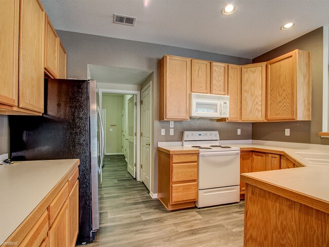 Building Photo - 3 br, 2 bath House - 13779 Legend Trail 102