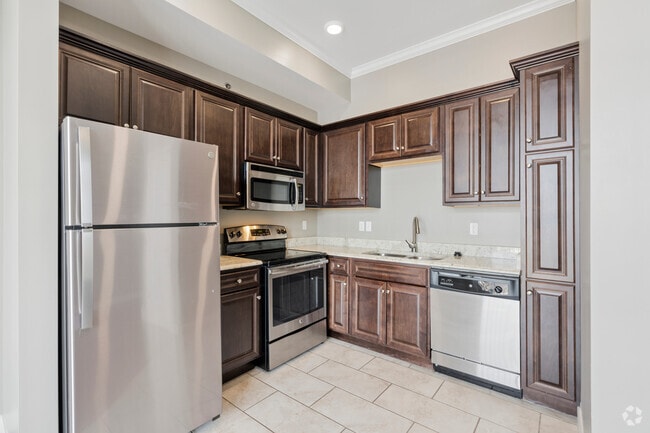 1BR, 1BA - 524SF - Kitchen - Lofts on Broadway Apartments