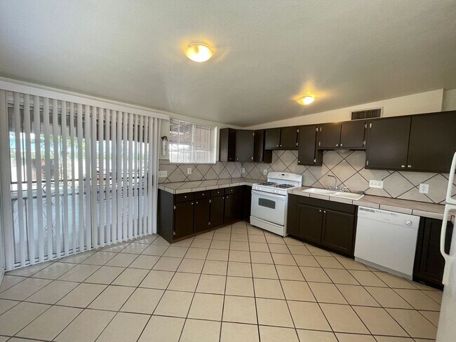 Foto del edificio - 2621 S Lands End Rd