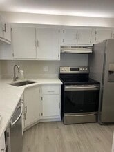 Building Photo - 208 Foxtail Dr