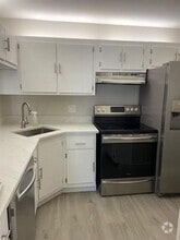 Building Photo - 208 Foxtail Dr