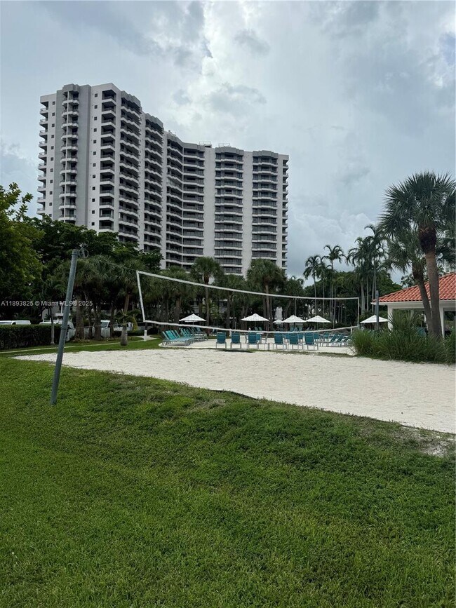 Foto del edificio - 3300 NE 192 St