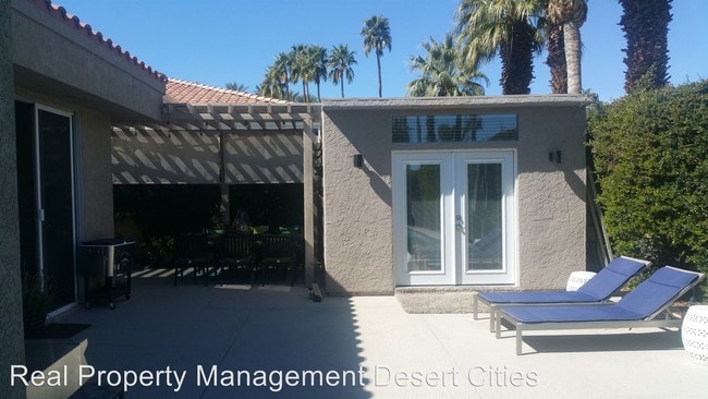 Building Photo - 1 Mission Palms W