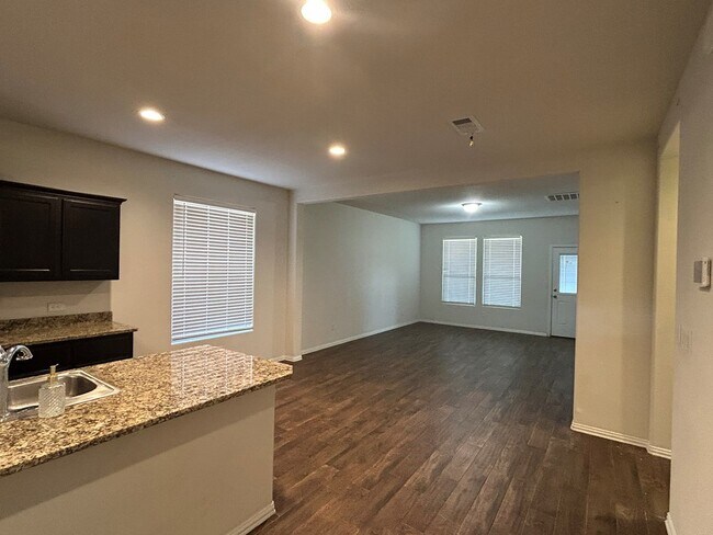 Foto del edificio - 1713 Twin Falls Dr
