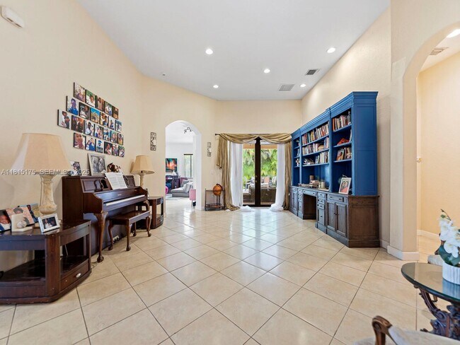 Foto del edificio - 19385 SW 79th Ct