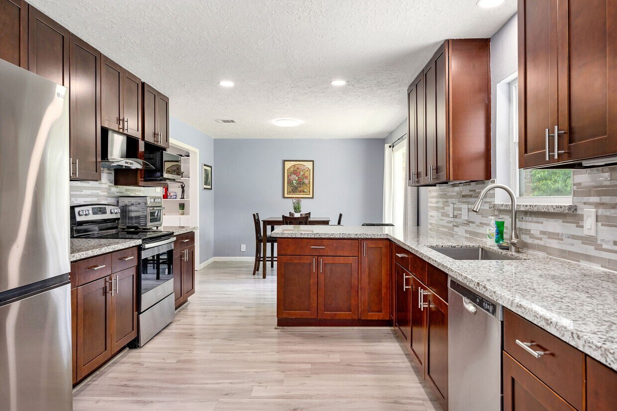 Foto principal - 7606 Richmond Ave.