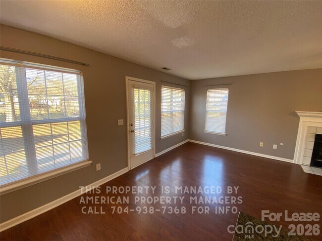 Foto del edificio - 1271 Midlake Ave