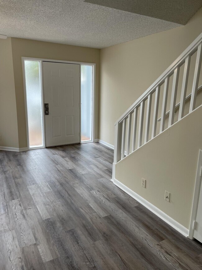 Foto del edificio - 6247 Riverwalk Ln