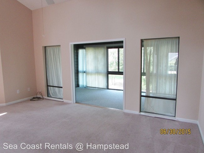 Building Photo - 702 Azalea Dr