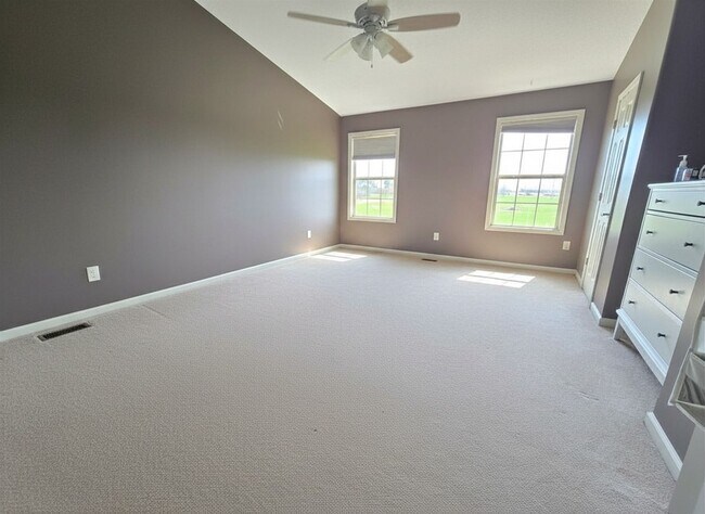 Foto del edificio - 3 Bedroom Duplex in Normal!