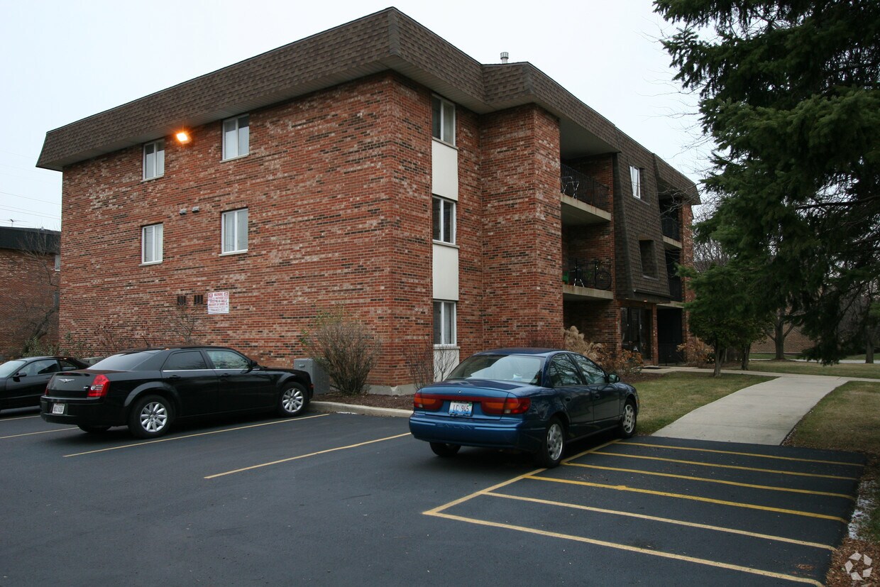 Building Photo - 9100 W 140th St