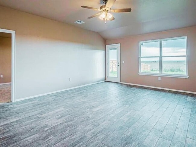 Building Photo - 1702 Highland Loop