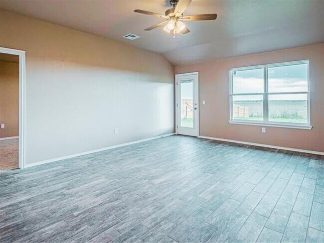 Foto del edificio - 1702 Highland Loop