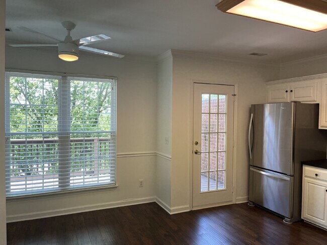 Building Photo - 1622 Brentwood Pointe