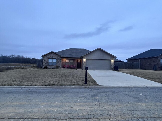 Building Photo - 14 Whitetail Dr