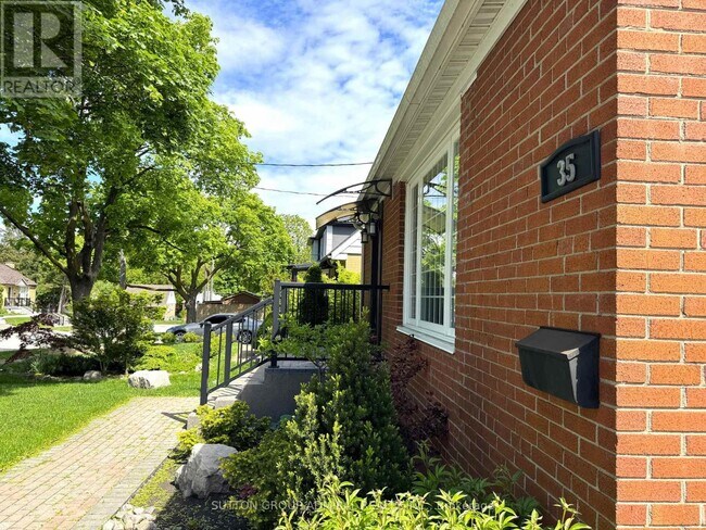 Photo du bâtiment - 35 Coppermill Dr