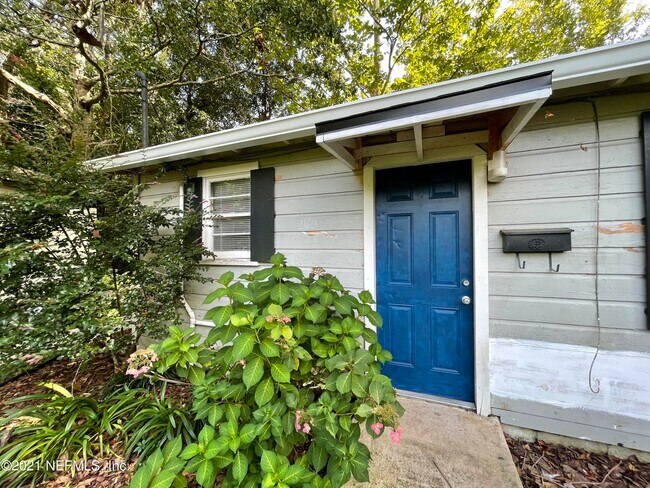 Building Photo - 2140 Sheridan Ln