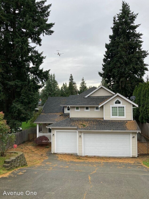 Primary Photo - 3 br, 3 bath House - 1033 S 128th St
