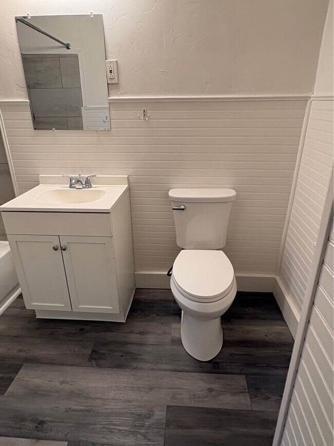 Baño - 327 8th St