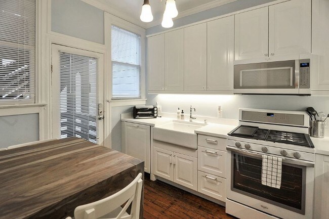 Building Photo - Beautiful Hayes Valley 3 Bedroom Apartment!