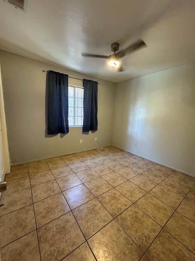 Foto del edificio - Take a look at this charming single family...