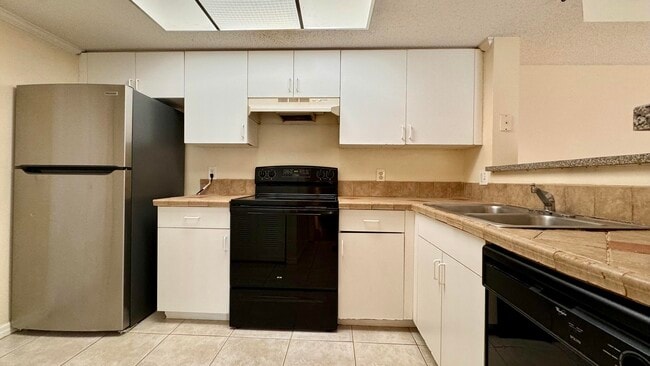 Building Photo - 5055 Wiles Rd